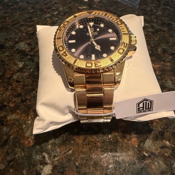 Gold-Tone Men's Dive Style Watch with Black Dial - Picture 3 of 6